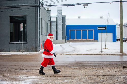 MIKAELA MACKENZIE / WINNIPEG FREE PRESS

Donald Swanson takes a walk on Wall Street in a Santa costume in Winnipeg on Thursday, Dec. 17, 2020. He hopes to bring a bit of brightness and holiday cheer into peoples lives in these pandemic times. Standup.

Winnipeg Free Press 2020