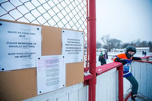 MIKAELA MACKENZIE / WINNIPEG FREE PRESS

The Windsor Community Centre rink in Winnipeg on Thursday, Dec. 17, 2020. Individuals are responsible for following public health rules while at the public outdoor rink. For Joyanne story.

Winnipeg Free Press 2020
