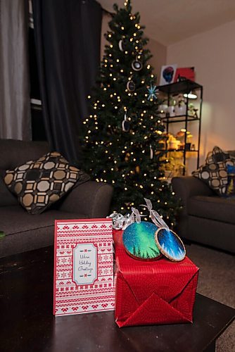 JESSE BOILY  / WINNIPEG FREE PRESS
Margie Luciers gifts for her Reddit secret Santa at her home on Thursday. She includes her hand painted ornaments in her gift packages. Thursday, Dec. 17, 2020.
Reporter: Declan Schroeder