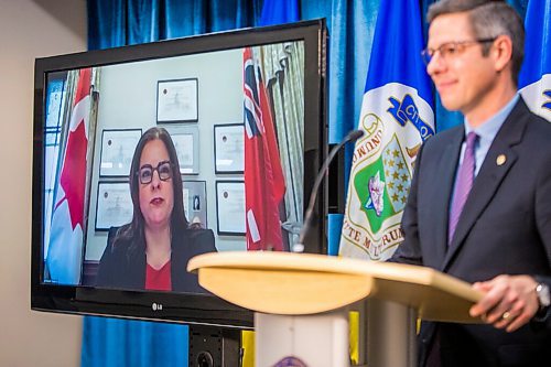 MIKAELA MACKENZIE / WINNIPEG FREE PRESS

Provincial minister of families Heather Stefanson speaks about the Rapid Housing Initiative funding as mayor Brian Bowman listens at City Hall in Winnipeg on Friday, Dec. 18, 2020.  For Dylan Robertson story.

Winnipeg Free Press 2020