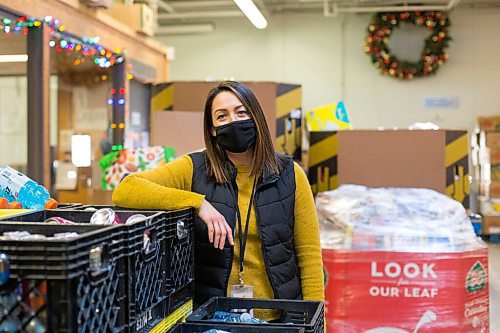 MIKAELA MACKENZIE / WINNIPEG FREE PRESS

Meaghan Erbus, advocacy and impact manager at Harvest Manitoba, poses for a portrait at the food bank in Winnipeg on Friday, Dec. 18, 2020.  For Temur Durrani story.

Winnipeg Free Press 2020