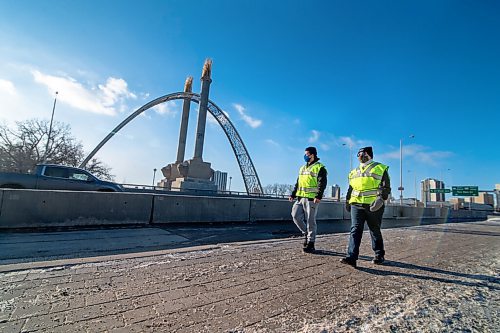 Mike Sudoma / Winnipeg Free Press
Debra Kutcher and Shivam Moudgill of the community group, St Boniface Citizens on Patrol walk along the Norwood Bridge Friday afternoon
December 18, 2020