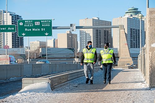 Mike Sudoma / Winnipeg Free Press
Debra Kutcher and Shivam Moudgill of the community group, St Boniface Citizens on Patrol walk along the Norwood Bridge Friday afternoon
December 18, 2020