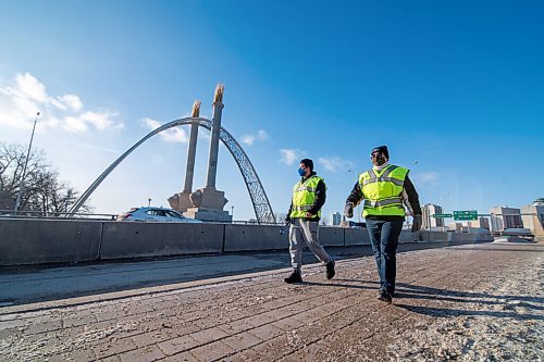 Mike Sudoma / Winnipeg Free Press
Debra Kutcher and Shivam Moudgill of the community group, St Boniface Citizens on Patrol walk along the Norwood Bridge Friday afternoon
December 18, 2020