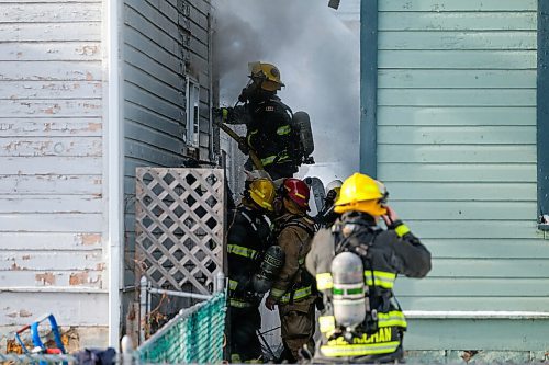 Daniel Crump / Winnipeg Free Press. Firefighters respond to a house fire at 310 Victor St. in Winnipegs West End. December 19, 2020.