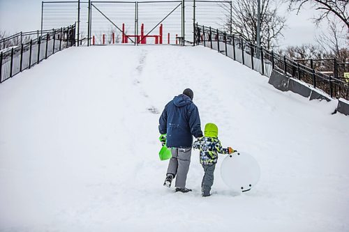 MIKAELA MACKENZIE / WINNIPEG FREE PRESS

Richard Wesley (left) and River Wesley, six, are the first to get to the toboggan hill at Assiniboine Park after the snowfall in Winnipeg on Monday, Dec. 21, 2020.  Standup.

Winnipeg Free Press 2020