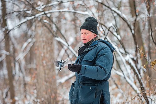 MIKAELA MACKENZIE / WINNIPEG FREE PRESS

Allan Robertson feeds the birds sunflower seeds after a fresh snowfall at Assiniboine Park in Winnipeg on Monday, Dec. 21, 2020.  He's come to the park to feed the nuthatches and chickadees for six years. Standup.

Winnipeg Free Press 2020