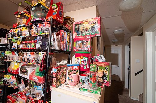 MIKE SUDOMA / WINNIPEG FREE PRESS
Toy Collector, Robert Lilley, collectionof memorabilia from the iconic Christmas Movie, A Christmas Story, sits amongst some of his Nintendo toy collection Sunday afternoon
December 20, 2020