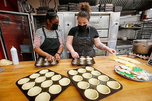 JOHN WOODS / WINNIPEG FREE PRESS
Laura Gurbhoo and Sabrina Deighton, pastry specialists. prepare butter tarts at Frenchway Cafe and Bakery in Winnipeg, Monday, December 21, 2020. 

Reporter: Alan
