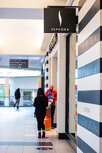 MIKAELA MACKENZIE / WINNIPEG FREE PRESS

The Sephora store at Polo Park has reopened to the public after the province amended the essential-items list to include nail polish and cosmetics in Winnipeg on Monday, Dec. 21, 2020. For Jay Bell story.

Winnipeg Free Press 2020