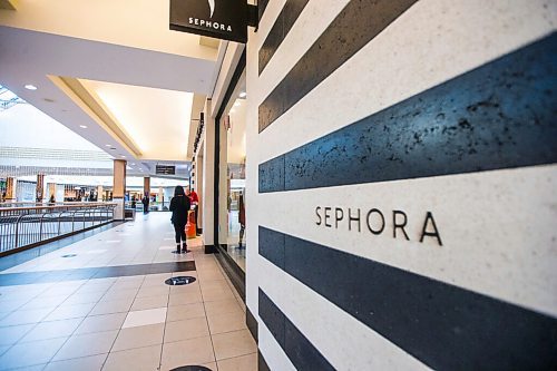 MIKAELA MACKENZIE / WINNIPEG FREE PRESS

The Sephora store at Polo Park has reopened to the public after the province amended the essential-items list to include nail polish and cosmetics in Winnipeg on Monday, Dec. 21, 2020. For Jay Bell story.

Winnipeg Free Press 2020