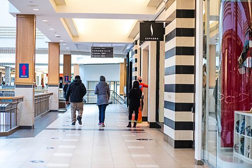 MIKAELA MACKENZIE / WINNIPEG FREE PRESS

The Sephora store at Polo Park has reopened to the public after the province amended the essential-items list to include nail polish and cosmetics in Winnipeg on Monday, Dec. 21, 2020. For Jay Bell story.

Winnipeg Free Press 2020