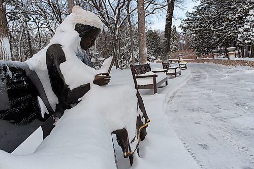 JESSE BOILY  / WINNIPEG FREE PRESS
Fresh snow piles up on a statue at Assiniboine Park on Monday. Monday, Dec. 21, 2020.
Reporter:Standup