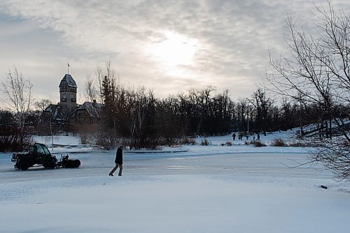 JESSE BOILY  / WINNIPEG FREE PRESS
A skater skates on the ice as now is cleared on it at Assiniboine Park on Monday. Monday, Dec. 21, 2020.
Reporter:Standup