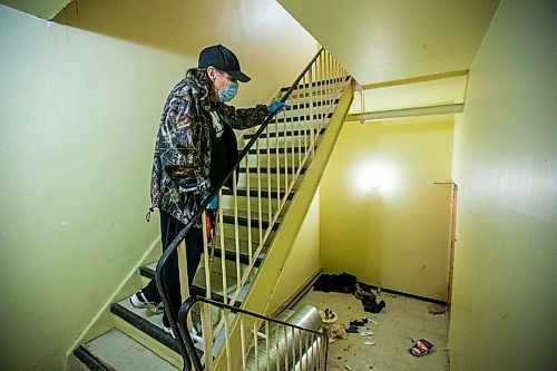 MIKAELA MACKENZIE / WINNIPEG FREE PRESS

Dave Comeau, who has moved in with his mother as he fears for her safety, shows a dirty stairwell where squatters frequent at St. Andrew's Place seniors (55+) residence in Winnipeg on Monday, Dec. 21, 2020. 

Winnipeg Free Press 2020