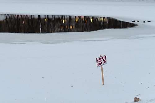 JESSE BOILY  / WINNIPEG FREE PRESS
A thin ice sign along the river near the Forks on Monday. Monday, Dec. 21, 2020.
Reporter: