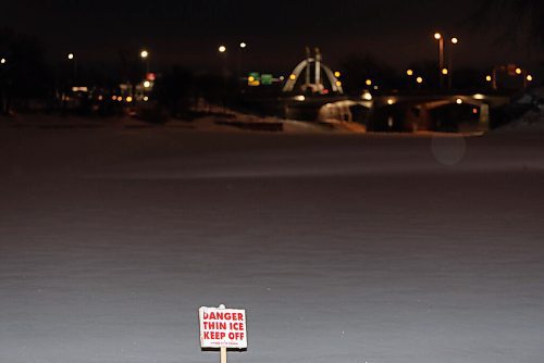 JESSE BOILY  / WINNIPEG FREE PRESS
A thin ice sign along the river near the Forks on Monday. Monday, Dec. 21, 2020.
Reporter: