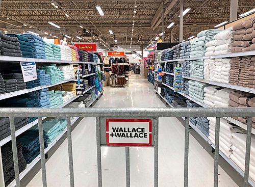 Ruth Bonneville / Winnipeg Free Press

Local - Towels and bedding not essential

Photo of shelves of bath towels behind a fence at Superstore Friday.  Many items that seem important are not deemed essential which means shoppers are not allowed to purchase them.  

Dec 22, 2020