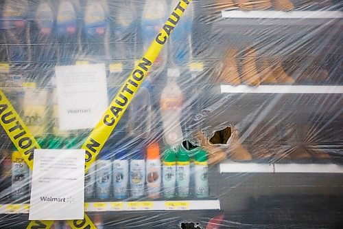 MIKAELA MACKENZIE / WINNIPEG FREE PRESS

Winter boots are for sale, but other shoes and shoe accessories are blocked off at Walmart in Winnipeg on Tuesday, Dec. 22, 2020. For Rosanna Hempel story.

Winnipeg Free Press 2020