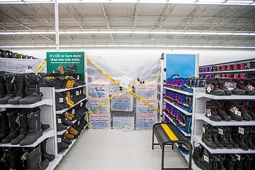 MIKAELA MACKENZIE / WINNIPEG FREE PRESS

Winter boots are for sale, but other shoes are blocked off at Walmart in Winnipeg on Tuesday, Dec. 22, 2020. For Rosanna Hempel story.

Winnipeg Free Press 2020