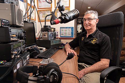 JESSE BOILY  / WINNIPEG FREE PRESS
Leor Drory with his ham radio setup in his home on Tuesday. Tuesday, Dec. 22, 2020.
Reporter: Brenda Suderman