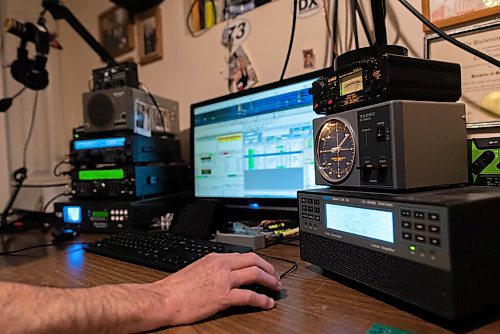 JESSE BOILY  / WINNIPEG FREE PRESS
Leor Drorys setup for his ham radio setup in his basement on Tuesday. Tuesday, Dec. 22, 2020.
Reporter: Brenda Suderman