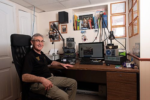 JESSE BOILY  / WINNIPEG FREE PRESS
Leor Drory with ham radio setup in his home on Tuesday. Tuesday, Dec. 22, 2020.
Reporter: Brenda Suderman