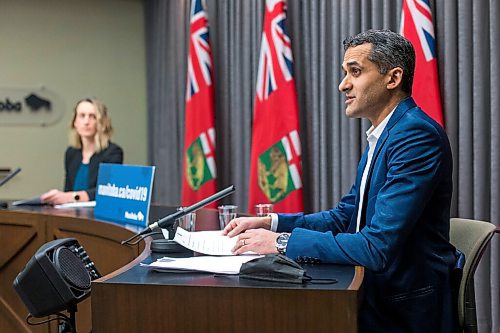 MIKAELA MACKENZIE / WINNIPEG FREE PRESS

Dr. Jazz Atwal, acting deputy chief provincial public health officer (right), and Dr. Joss Reimer, medical lead of immunization, give a COVID-19 update to the media at the Manitoba Legislative Building in Winnipeg on Wednesday, Dec. 23, 2020. For Katie May story.

Winnipeg Free Press 2020