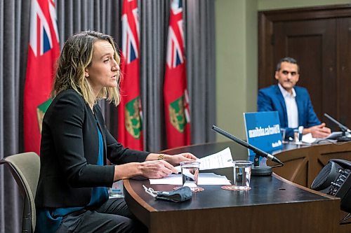 MIKAELA MACKENZIE / WINNIPEG FREE PRESS

Dr. Joss Reimer, medical lead of immunization (left), and Dr. Jazz Atwal, acting deputy chief provincial public health officer, give a COVID-19 update to the media at the Manitoba Legislative Building in Winnipeg on Wednesday, Dec. 23, 2020. For Katie May story.

Winnipeg Free Press 2020