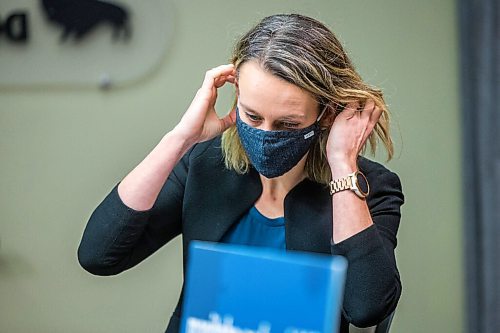 MIKAELA MACKENZIE / WINNIPEG FREE PRESS

Dr. Joss Reimer, medical lead of immunization, leaves after giving a COVID-19 update to the media at the Manitoba Legislative Building in Winnipeg on Wednesday, Dec. 23, 2020. For Katie May story.

Winnipeg Free Press 2020