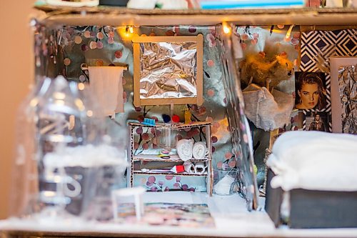 MIKAELA MACKENZIE / WINNIPEG FREE PRESS

The bathroom in the Barbie house made of recycled materials in Winnipeg on Thursday, Dec. 24, 2020. For Maggie Macintosh story.

Winnipeg Free Press 2020