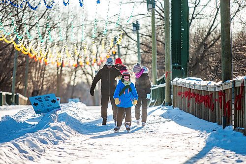 MIKAELA MACKENZIE / WINNIPEG FREE PRESS

Darryl (left), Susan, Owen (10), and Mia (13) Thorvaldson skate along the paths at The Forks in Winnipeg on Thursday, Dec. 24, 2020. The canopy rink and some of the trails at The Forks opened yesterday. Standup.

Winnipeg Free Press 2020