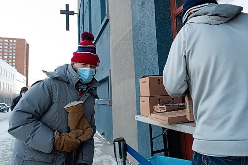 JESSE BOILY  / WINNIPEG FREE PRESS
Robert Scott picks up a meal on Christmas morning at Agape Table on Friday. Friday, Dec. 25, 2020.
Reporter: Malak Abas