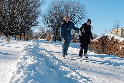 JESSE BOILY  / WINNIPEG FREE PRESS
Jason Sokoloski, left, and Cheyenne Sexton skate the trails at The Forks during the fair weather on Friday. Friday, Dec. 25, 2020.
Reporter: Standup