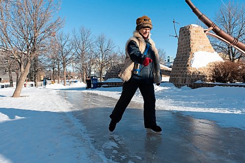 JESSE BOILY  / WINNIPEG FREE PRESS
Carole Masson skates along the skating trails at The Forks during the fair weather on Friday. Masson would usually be in Ottawa spending Christmas with her family but shifted this year and decided to take advantage of the nice weather for a skate at the Forks.  Friday, Dec. 25, 2020.
Reporter: Standup
