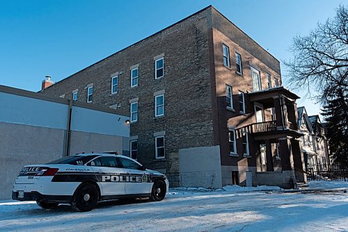 JESSE BOILY  / WINNIPEG FREE PRESS
A police cruiser outside of an apartment on the 500 block of Furby st. on Friday.  Friday, Dec. 25, 2020.
Reporter: Ben Waldman