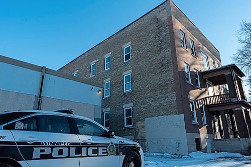 JESSE BOILY  / WINNIPEG FREE PRESS
A police cruiser outside of an apartment on the 500 block of Furby st. on Friday.  Friday, Dec. 25, 2020.
Reporter: Ben Waldman