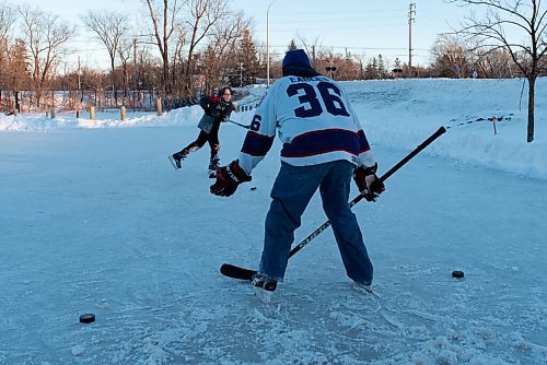 JESSE BOILY  / WINNIPEG FREE PRESS
Rich Znidarec and his son Tate play some hockey on the rink at Wellington Park on Friday. Friday, Dec. 25, 2020.
Reporter:Standup