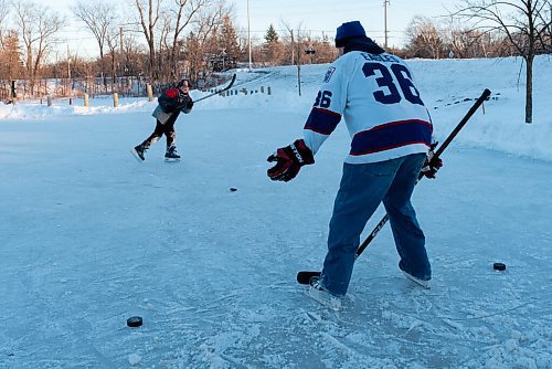 JESSE BOILY  / WINNIPEG FREE PRESS
Rich Znidarec and his son Tate play some hockey on the rink at Wellington Park on Friday. Friday, Dec. 25, 2020.
Reporter:Standup