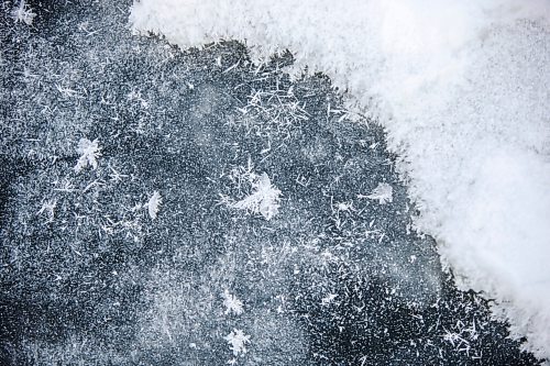 MIKAELA MACKENZIE / WINNIPEG FREE PRESS

One of a few spots where it appears the ice has fallen in and re-frozen just south of John Bruce Park on the Seine River in Winnipeg on Monday, Dec. 28, 2020. Standup.

Winnipeg Free Press 2020