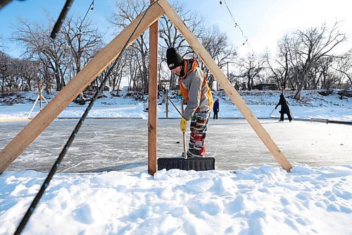 RUTH BONNEVILLE / WINNIPEG FREE PRESS

Local - Ice river fun

Winnipeg River lot owner, Ted Geddert shovels snow off the rink he made on the Red River near Fraser Grove Park for his family and area residents to enjoy winter activities Tuesday. 


Dec 29th,. 2020