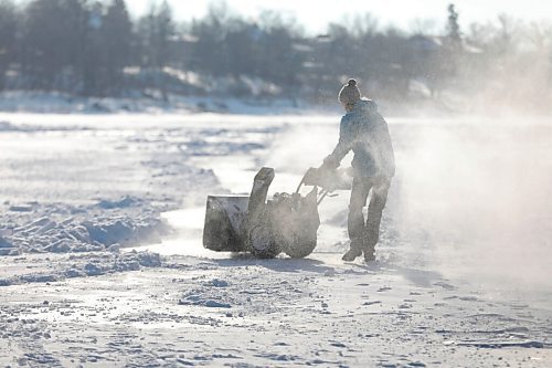 RUTH BONNEVILLE / WINNIPEG FREE PRESS

Local - Ice river fun

Che Edwards uses his snowblower to create a skating path connecting his rink on the Red River,south of Kildonan Park, to a neighbours rink, Tuesday.  Edwards and his neighbours plan to have a path that runs from the Redwood bridge to Kildonan Park this winter.  

Winnipeg River lot owners create areas for family and area residents to enjoy winter activities. 

Dec 29th,. 2020