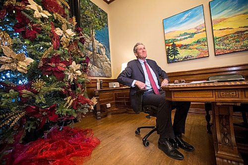 MIKAELA MACKENZIE / WINNIPEG FREE PRESS

Premier Brian Pallister chats with media in his office at the Manitoba Legislative Building on Wednesday, Dec. 30, 2020. For Larry Kusch story.

Winnipeg Free Press 2020