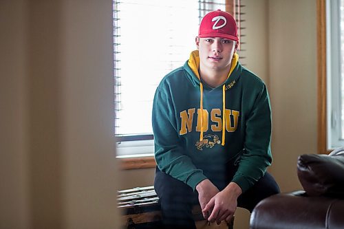 MIKAELA MACKENZIE / WINNIPEG FREE PRESS

Okotoks Baseball Academy and NDSU catcher Bennett Freiter poses for a portrait at home in St. Andrews on Wednesday, Dec. 30, 2020. For Mike Sawatzky story.

Winnipeg Free Press 2020