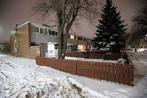 JOHN WOODS / WINNIPEG FREE PRESS
Police and forensics were at a scene at 1622 A Burrows in Winnipeg Wednesday, December 30, 2020. 

Reporter: ?