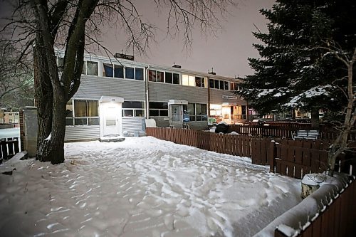 JOHN WOODS / WINNIPEG FREE PRESS
Police and forensics were at a scene at 1622 A Burrows in Winnipeg Wednesday, December 30, 2020. 

Reporter: ?