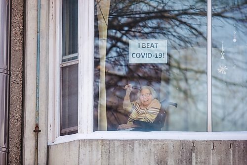 MIKAELA MACKENZIE / WINNIPEG FREE PRESS

Betty Lake, 93, poses for a portrait in her window with a message of hope for the new year at The Convalescent Home of Winnipeg in Winnipeg on Thursday, Dec. 31, 2020. For Kevin Rollason story.

Winnipeg Free Press 2020