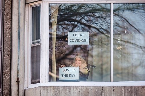 MIKAELA MACKENZIE / WINNIPEG FREE PRESS

Betty Lake, 93, poses for a portrait in her window with a message of hope for the new year at The Convalescent Home of Winnipeg in Winnipeg on Thursday, Dec. 31, 2020. For Kevin Rollason story.

Winnipeg Free Press 2020