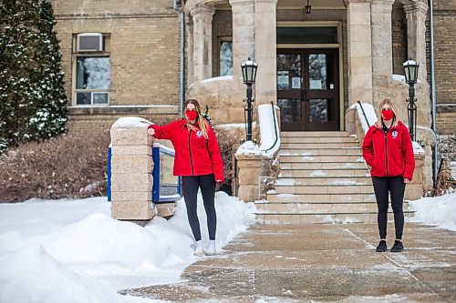 MIKAELA MACKENZIE / WINNIPEG FREE PRESS

Ashley Keller (left) and Jessica Haner pose for a photo in front of St Marys Academy in Winnipeg on Thursday, Dec. 31, 2020. For Jason Bell story.

Winnipeg Free Press 2020