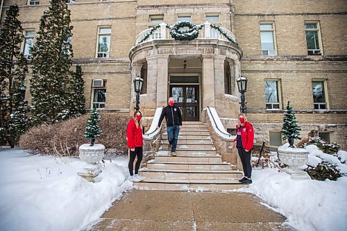 MIKAELA MACKENZIE / WINNIPEG FREE PRESS

Ashley Keller (left), coach Larry Bumstead, and Jessica Haner pose for a photo in front of St Marys Academy in Winnipeg on Thursday, Dec. 31, 2020. For Jason Bell story.

Winnipeg Free Press 2020
